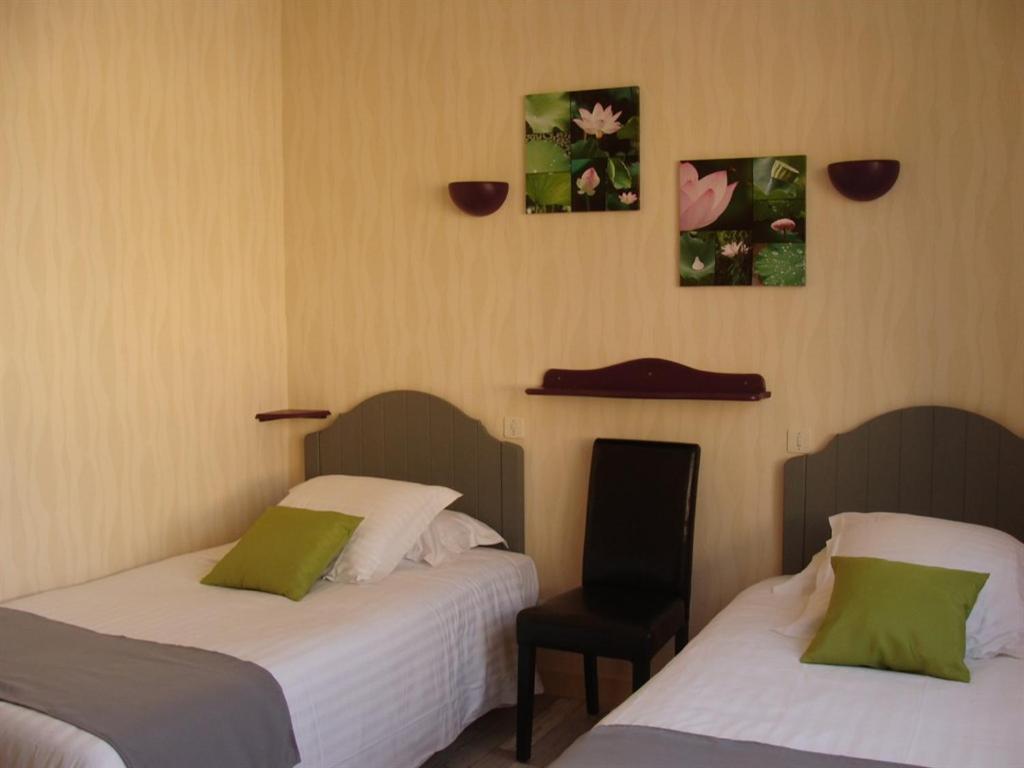 Hotel Le Flaubert Fougères Habitación foto